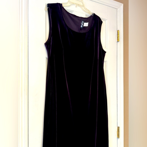 All that Jazz Dark Purple Stretch Velvet Midi Dress - Picture 2 of 6